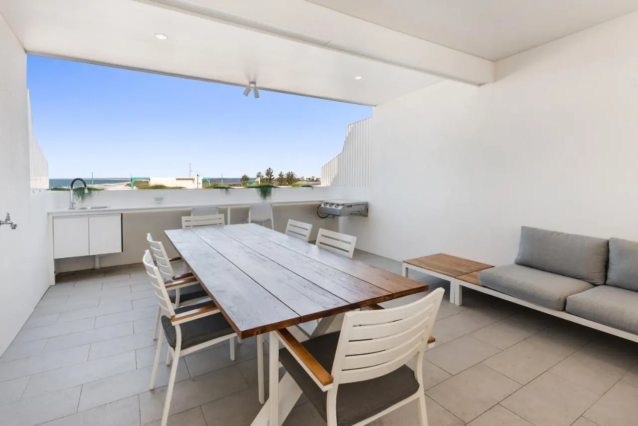Luxury 5-Floor Unit With Ocean Views Near Beach 卡伦德拉