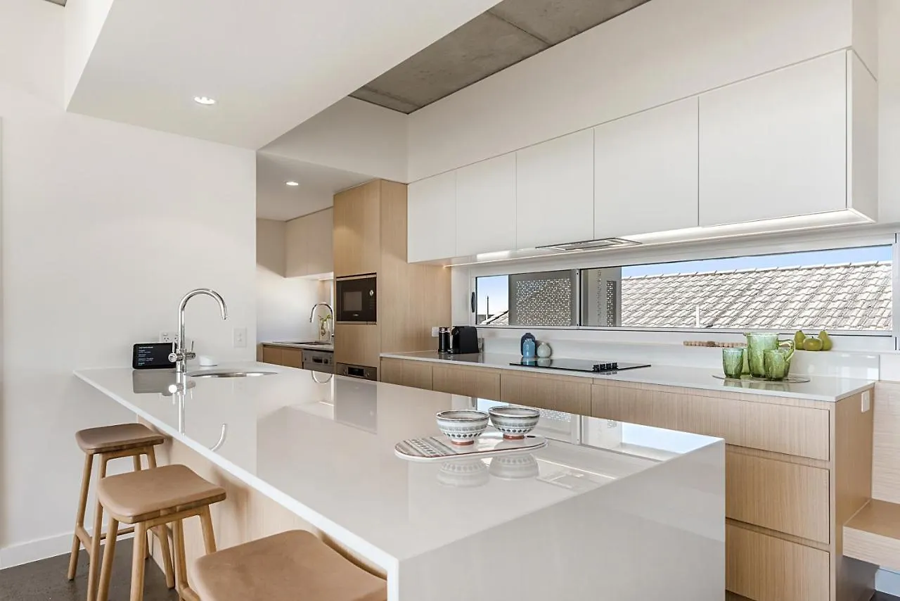 Luxury 5-Floor Unit With Ocean Views Near Beach 卡伦德拉